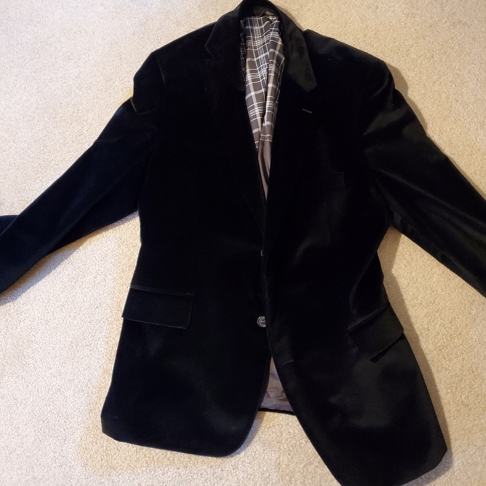 Hugo Boss mens size 46R black velvet jacket